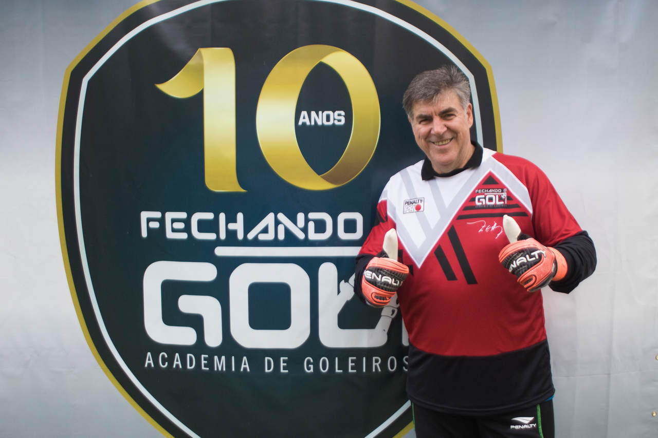 ZETTI - Encerrou a carreira de goleiro em 2001 e depois foi treinador. Atualmente é dono de uma escolinha de goleiros, a Fechando o Gol, e atua também como comentarista na TV. Está com 55 anos.