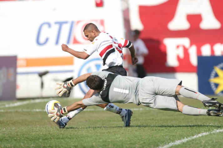 2005 - Flamengo 1 x 6 São Paulo - No estádio Luso-Brasileiro, pelo Brasileirão de 2005, o São Paulo bateu o Fla com gols de Edcarlos (2), Amoroso, Thiago Ribeiro, Mineiro e Souza.