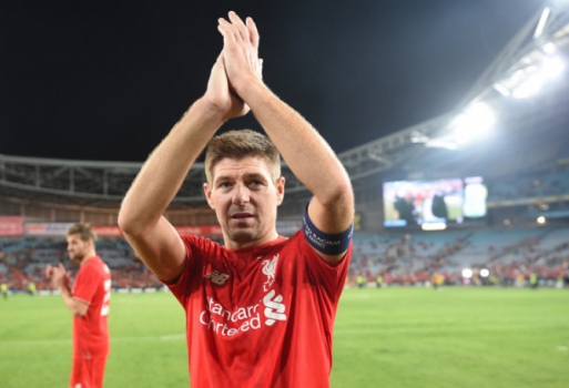 O meia Steven Gerrard jogou no Liverpool de 1998 a 2015, atuando em 710 partidas. Depois, teve uma passagem pelo Los Angeles Galaxy, onde encerrou a carreira.