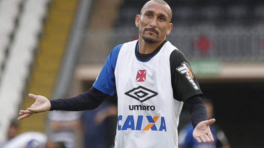 Guiñazu - Conhecido pela raça, o volante argentino teve passagens marcantes no Internacional e Vasco. No Colorado, foram mais de 200 jogos, campeão da Libertadores de 2010, tetra gaúcho e campeão da Sul-Americana de 2008. No Vasco, foi bicampeão carioca em 2015 e 2016.