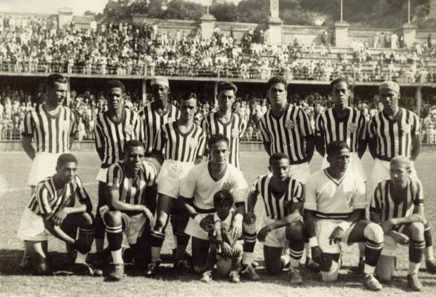 Comércio fechado! Em 1933, o Bangu conquistou o seu primeiro título do Campeonato Carioca. Esta foi a primeira vez em que o estadual do Rio de Janeiro foi disputado por clubes profissionais.