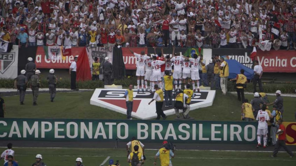 O Morumbi também foi palco da conquista de Campeonato Brasileiro. Em 2006, a campanha da equipe comandada por Muricy Ramalho contou com 22 vitórias, 12 empates e apenas quatro derrotas, sendo a “decisão” no dia 19 de novembro, contra o Athletico-PR, em empate por 1 a 1.