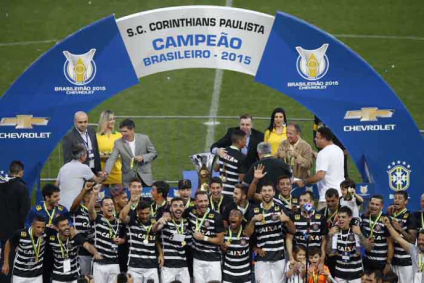 Após um 2014 sem títulos, o Corinthians foi campeão brasileiro de 2015, conquistando a competição com 81 pontos, doze a mais que o Atlético-MG, vice-líder da competição nacional.