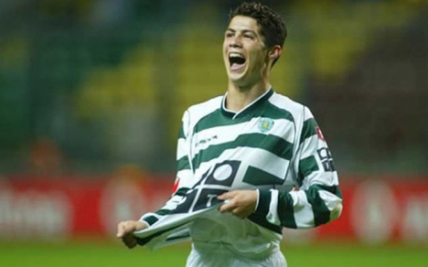 Temporada 2002/2003 - Apenas Cristiano Ronaldo era profissional e atuava pelo Sporting. Fez 31 jogos oficiais e marcou cinco gols.