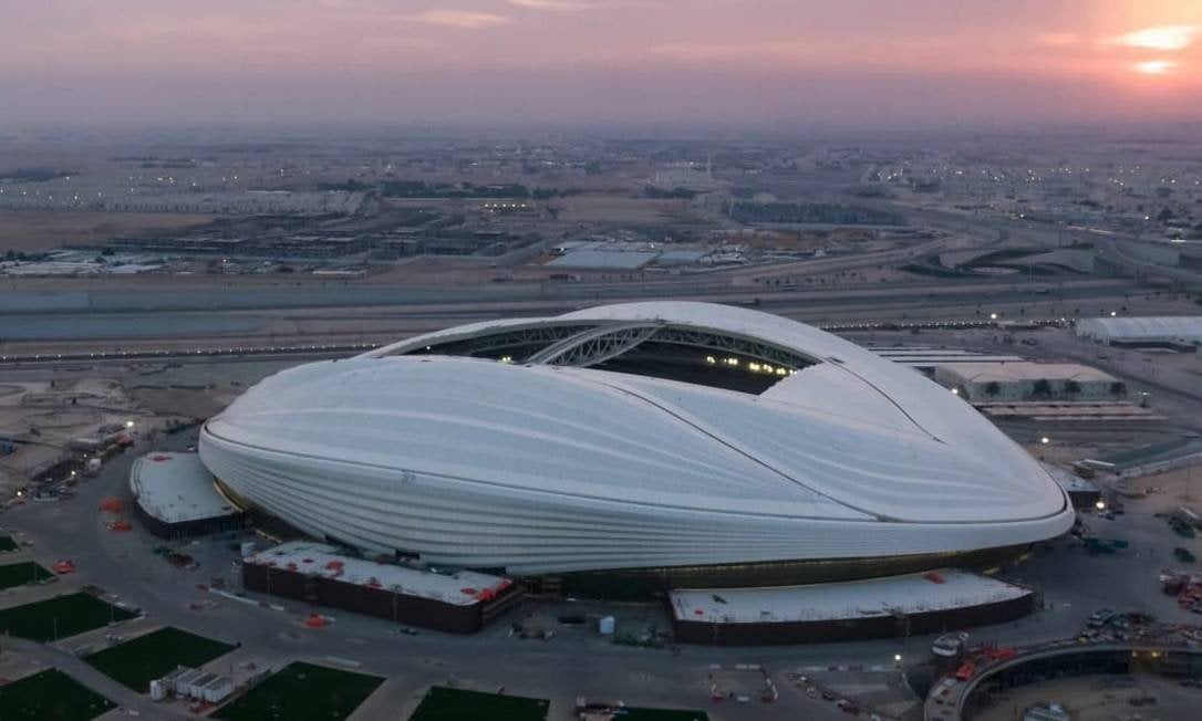 O Estádio Al Wakrah, no Qatar, será utilizado na Copa do Mundo de 2022. O projeto foi pensado em homenagem a velas de um tradicional barco utilizado por pescadores da região. 