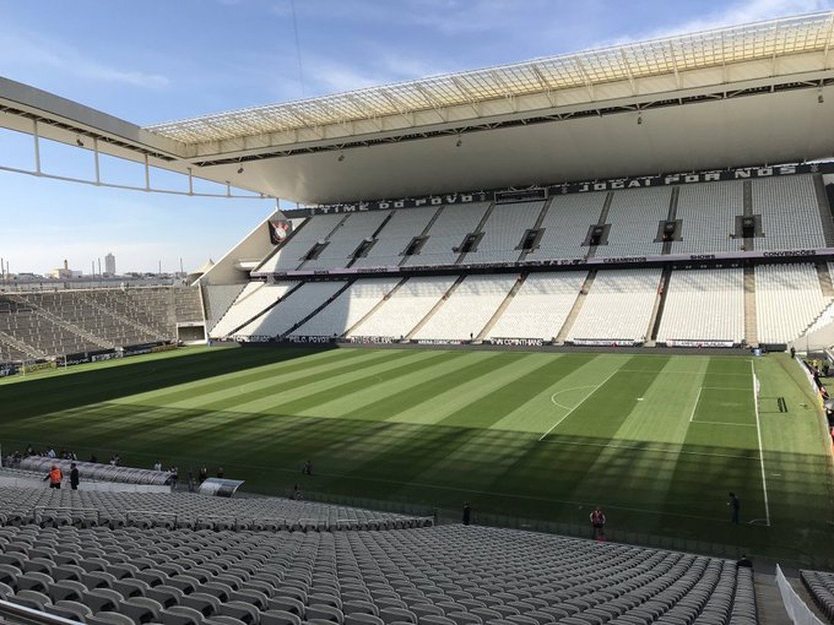 A história da Arena Corinthians começou, de fato, no dia 1º de setembro de 2010, quando a construção do tão sonhado estádio alvinegro foi confirmada na festa do centenário do clube no Vale do Anhangabaú, para cerca de 150 mil pessoas.