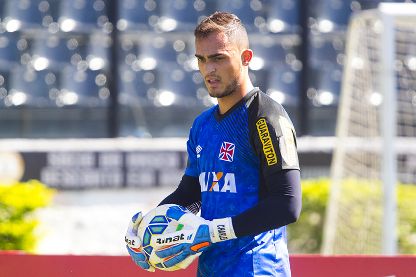 Charles chegou ao Vasco para o time de juniores, foi promovido, disputou nove jogos em 2015, mas, depois, tomou o rumo de Portugal. Está lá desde então.