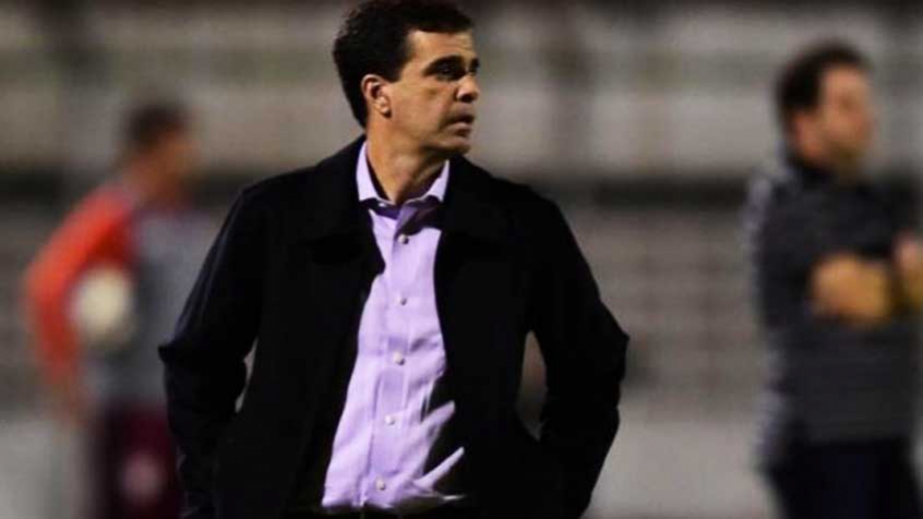 FECHADO - Junior Lopes será o novo auxiliar técnico do Vasco. O profissional é filho de Antônio Lopes, anunciado na última segunda como novo coordenador técnico do Cruz-Maltino. Ele será o braço direito de Ramon Menezes, efetivado como treinador do time.