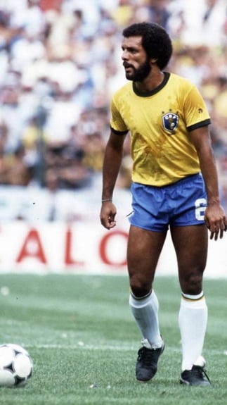 JÚNIOR (LE, Flamengo) - Colecionou trabalhos como treinador e como dirigente. Atualmente, é comentarista esportivo da Rede Globo.