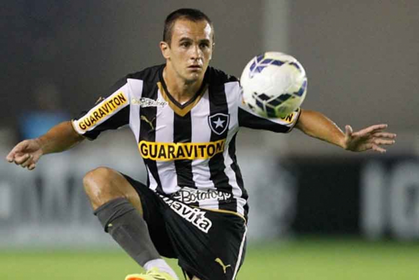 Em 2014, Lucas deixou o Botafogo graças a uma liminar. O lateral-direito queixou-se de atraso superior a três meses e falta de depósito do FGTS.