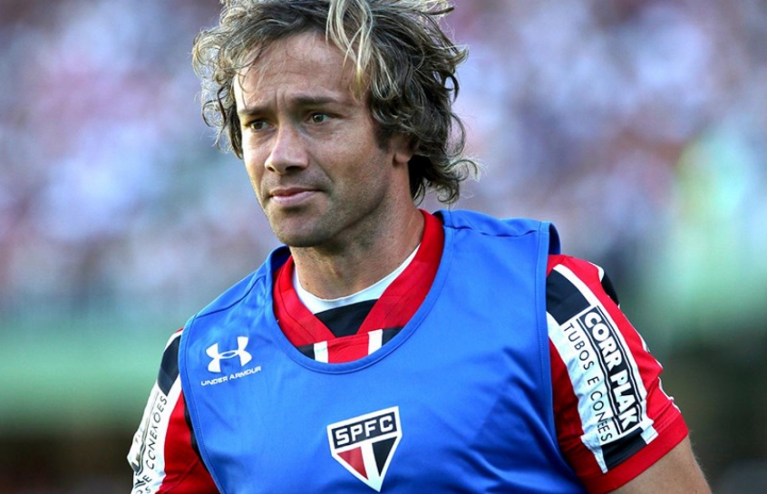 DIEGO LUGANO - Atual superintendente de relações institucionais do São Paulo, teve duas passagens como zagueiro: entre 2003 e 2006 e entre 2016 e 2017. Foram 213 jogos, 13 gols e quatro títulos: Mundial, Libertadores, Paulista e Brasileiro.