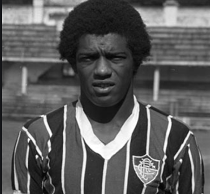 9 - Marco Antônio - Paulista nascido em 6/2/1951 em Santos. Seu primeiro clube foi a Portuguesa santista. Chegou ao Fluminense em 1968 e, no ano seguinte, com 18 anos, já estava na Seleção. Perdeu a titularidade na Copa de 70 para Everaldo. Na Copa de 1974 foi reserva de Marinho Chagas. Em 1978 estava cotado para a Copa da Argentina, mas não foi convocado pelo treinador Claudio Coutinho. Além do Flu, que defendeu até 1976, atuou por Vasco, Bangu e Botafogo. Aposentou-se em 1984.  Seu ponto forte: apoio.