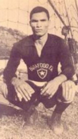 Outro goleiro da lista é MANGA, que atuou em 442 partidas na meta do Botafogo. Com o Glorioso, o eterno ídolo venceu cinco Cariocas, três Rio-São Paulo e a Taça Brasil.