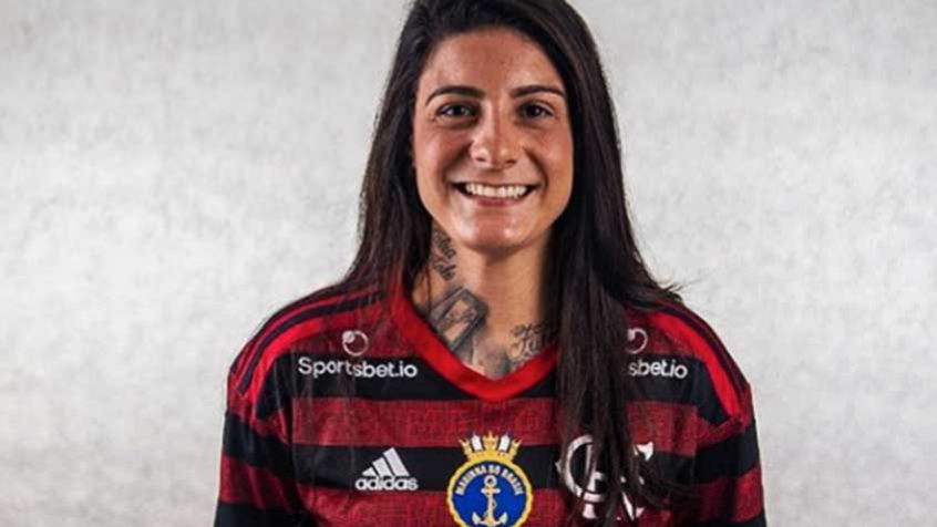 A lateral-esquerda Mariana Dantas, do Flamengo/Marinha, tomou a iniciativa de mobilizar outras atletas do futebol, futsal e Fut 7 feminino para sortear camisas e angariar fundos para o Sistema Único de Saúde (SUS). O modelo para tal colaboração é uma "vaquinha" virtual.
