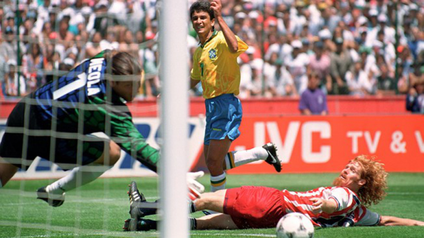 O Brasil derrotou os Estados Unidos em pleno dia da Independência do país. A seleção norte-americana tinha o goleiro Tony Meola que, após ter encerrado a carreira, tentou se lançar como ator. Alexi Lalas, que não alcançou Bebeto no gol da vitória brasileira por 1 a 0, chegou a ter uma banda de rock.