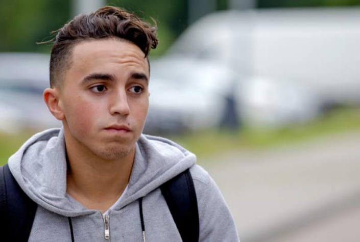 FECHADO - O Ajax rescindiu o contrato do meia Abdelhak Nouri, de 23 anos, que ficou quase três anos em coma. O clube está passando por dificuldades financeiras por conta do novo coronavírus e também fará o mesmo com outros jogadores do elenco.