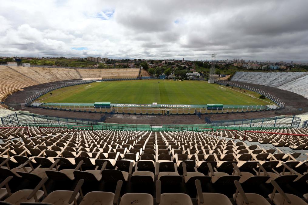 O estádio Paulo Constantino, mais conhecido como Prudentão, foi inaugurado em outubro de 1982, há quase 38 anos, na cidade de Presidente Prudente.