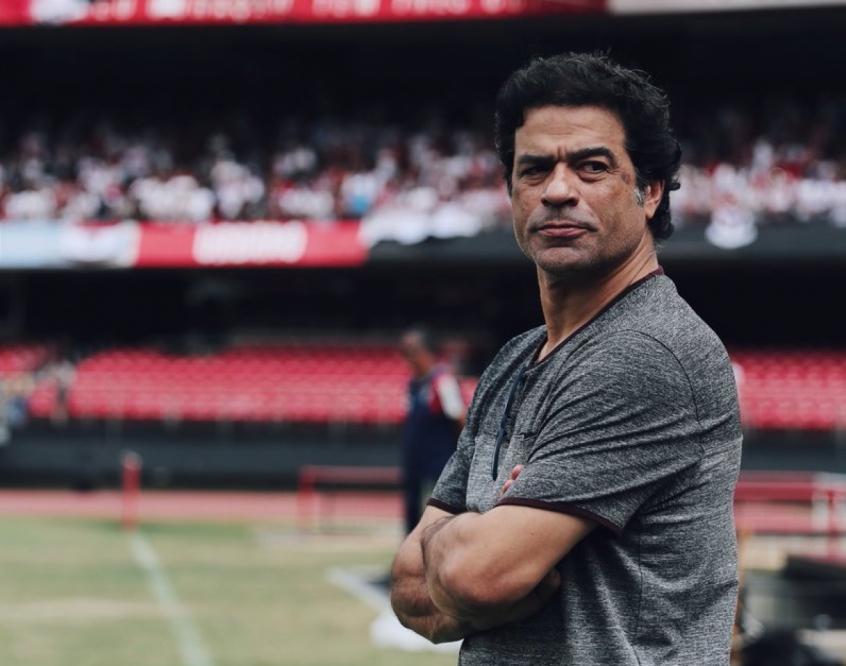 FECHADO - Raí ficará no São Paulo até o final desta temporada, que termina em fevereiro. O diretor de futebol aceitou o convite de Julio Casares, eleito novo presidente do Tricolor e seguirá no clube até este período. A resposta foi dada nesta sexta-feira e comemorada pelo novo mandatário. 