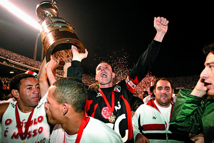 Taça Libertadores 2005 - São Paulo x Athletico PR - campeão: São Paulo. O Tricolor empatou com o Furacão na ida por 1 a 1,em Curitiba. Na volta, goleada por 4 a 0 e título do São Paulo.