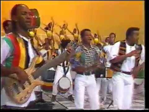 A música "Requebra", interpretada pela banda Olodum, venceu a Bahia Folia e, logo depois, começou a invadir as rádios e TVs de todo país.