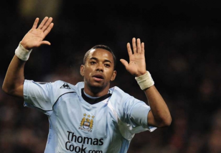 Em 2008, Robinho queria jogar no Chelsea com Felipão. O negócio estava quase fechado e os Blues colocaram camisetas com o nome do jogador em pré-venda.  Porém, a diretoria merengue suspendeu a venda para um rival de Champions League. O atacante foi para o Manchester City, clube que estava emergente no futebol europeu. 