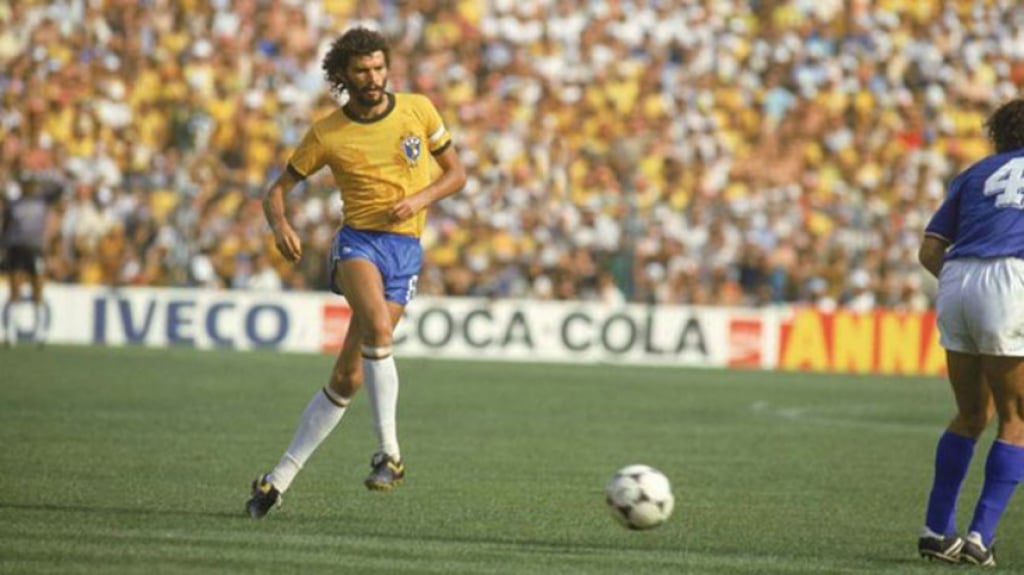 Outro nome emblemático da Copa de 1982, SÓCRATES anotou 22 gols com a amarelinha.