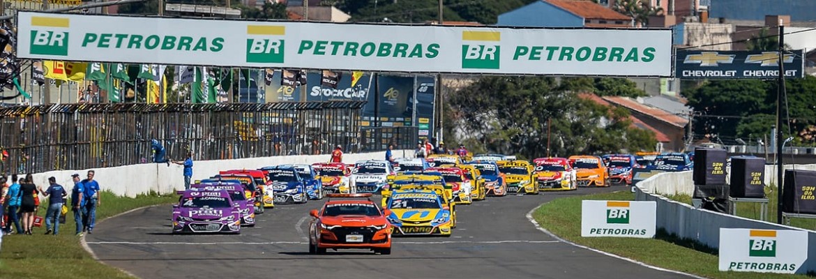 A Stock Car divulgou nesta quarta-feira (22) que pretende seguir com o calendário atual de 12 corridas, com as atividades começando possivelmente em julho. A maior categoria do esporte a motor brasileiro salientou que “preservar a vida e a saúde tornou-se a prioridade”, enquanto o mundo ainda tenta descobrir uma cura para a Covid-19.