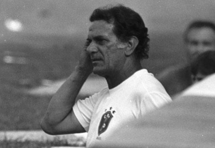 Telê Santana, técnico das Copas de 1982 e 1986, que tem duas passagens pela Seleção