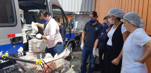 O Esporte Clube Pinheiros conseguiu arrecadar e doar uma tonelada de alimentos para ajudar moradores de rua, asilos e demais instituições que auxiliam pessoas carentes com maior risco de contágio.