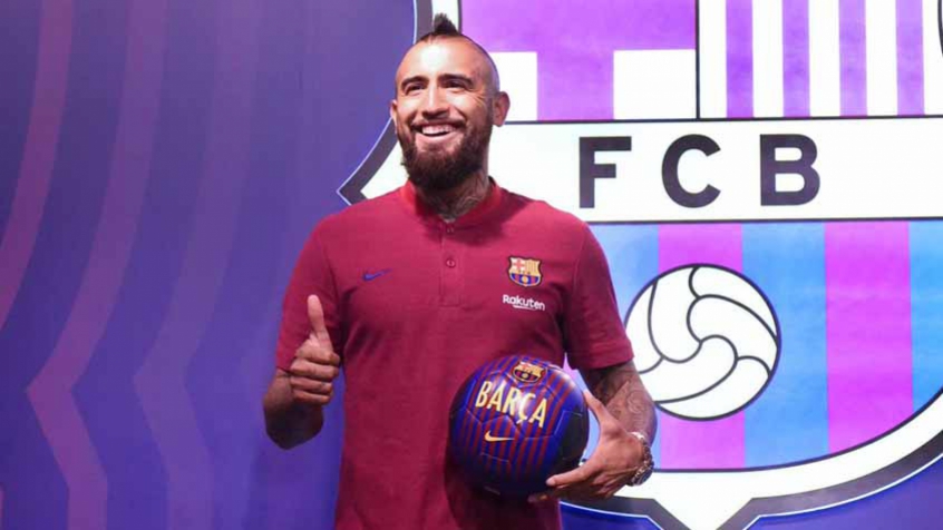 ESQUENTOU - O chileno Arturo Vidal pode estar vivendo os últimos meses com a camisa do Barcelona. Desejado pela Inter de Milão, o jogador pode se transferir na próxima temporada. No entanto, o clube italiano terá a concorrência de equipes da Inglaterra. Segundo o jornal "Marca", Manchester United e Newcastle demonstraram interesse no volante e a Premier League pode ser o destino do jogador de 32 anos.