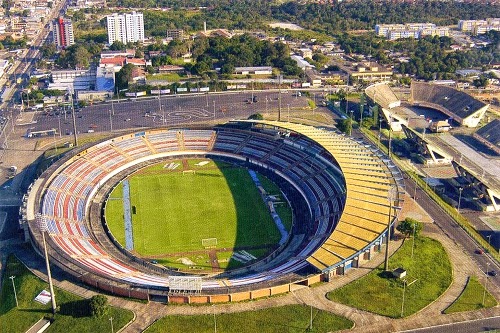 A Arena da Amazônia está localizada na cidade de Manaus e foi construída para a realização da Copa do Mundo de 2014. Sua inauguração se deu em março daquele ano, ou seja, há seis anos, e foi erguida sobre o antigo Estádio Vivaldo Lima (foto), inaugurado em abril de 1970.