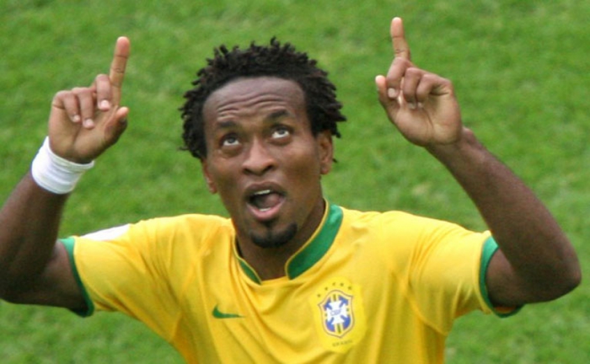 O ex-jogador Zé Roberto, que atuou com Robinho na Seleção Brasileira, afirmou estar chocado com as declarações. ‘É lamentável que uma pessoa que sempre passou uma imagem de pureza, alegria, irreverência, passe esse outro lado’, disse em participação no SporTV.