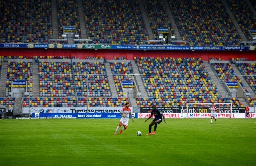 Com estádios vazios e muitas regras de saúde, como higienização e máscaras, a Bundesliga voltou. Confira a seguir alguns protocolos que foram seguidos nos jogos.