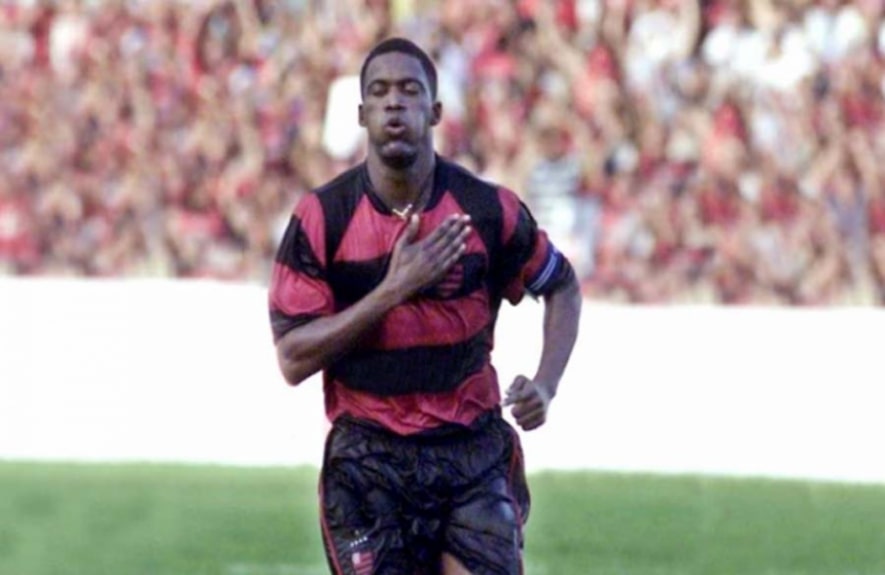 Beto - O meia conquistou a torcida do Flamengo com sua garra demonstrada dentro de campo. Seu último trabalho foi no Imbituba, em 2009. Após se aposentar, chegou a se tornar dono de um buffet de festa infantil e sócio de uma distribuidora de carvão. Hoje tem 46 anos.