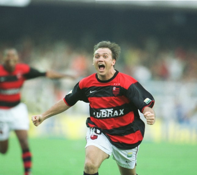 Petkovic: após atuar por Vasco e Flamengo no começo dos anos 2000, teve uma experiência pelo futebol árabe e retornou ao Brasil para defender o Fluminense.