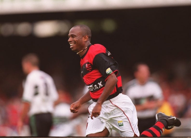 Edilson "Capetinha é baiano de Salvador e a sua passagem no Flamengo foi curta, porém o atacante nesse período foi campeão Carioca e da Copa dos Campeões.