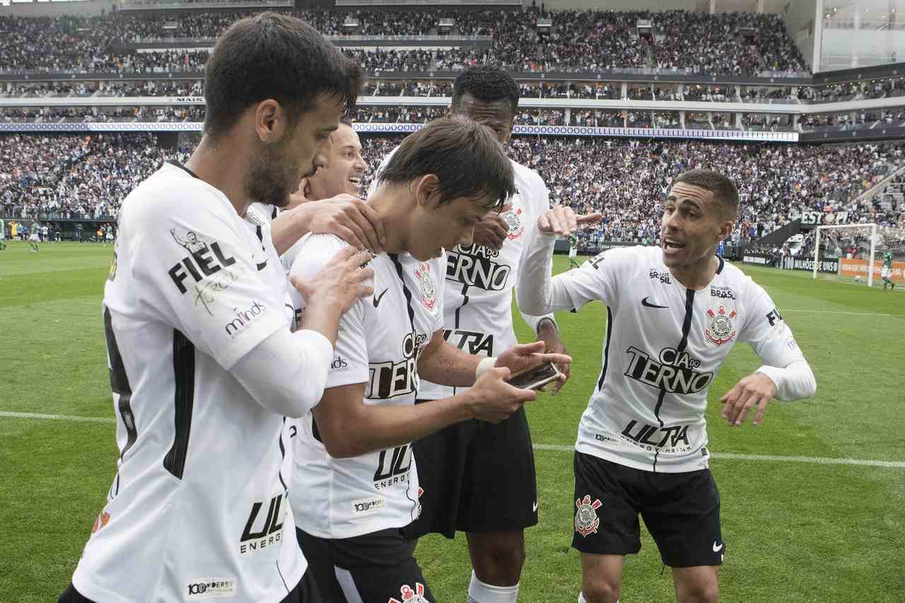 2) Corinthians 3 x 2 Palmeiras - Campeonato Brasileiro 2017: 46.090 pagantes