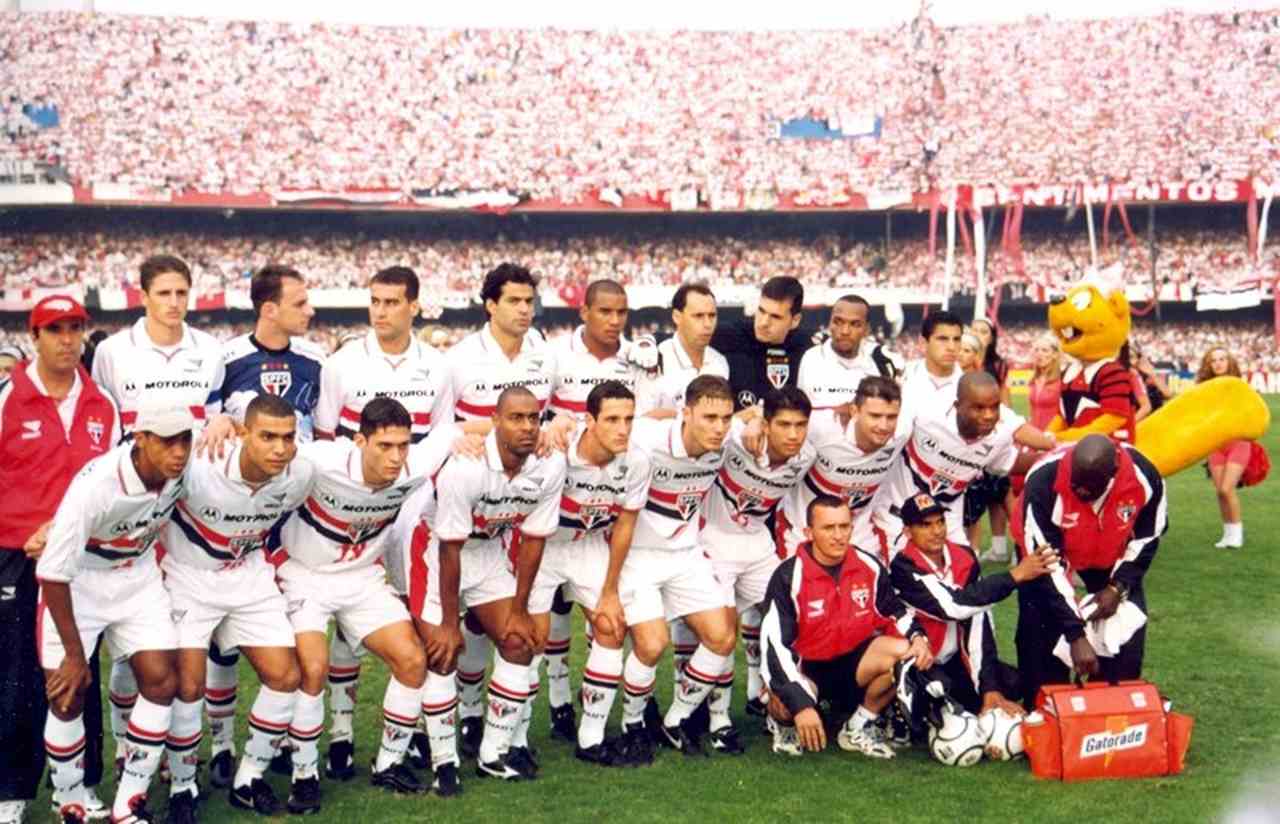 Em 2000, o São Paulo chegou pela primeira vez às semifinais da competição, contra o Atlético-MG. Com Rogério Ceni, França e Raí, o Tricolor venceu o jogo de ida em casa por 3 a 0.