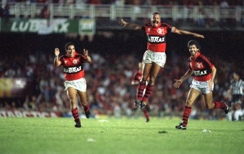 Flamengo - No segundo ano da Copa do Brasil, o rubro-negro conquistou seu primeiro título da competição de maneira invicta, em 1990, sobre o Goiás, na final (6 vitórias e 4 empates).