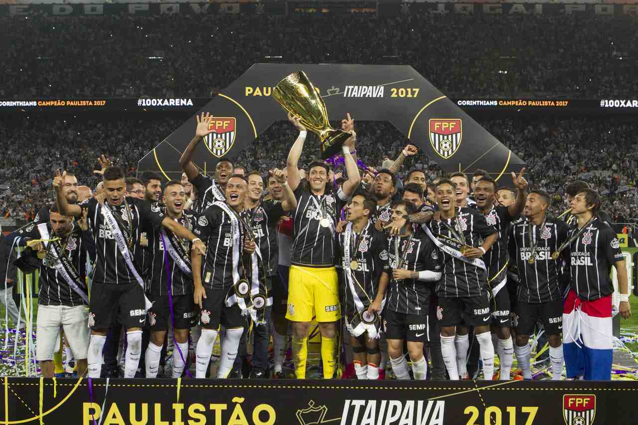 2017 - Em baixa após uma temporada que destroçou elenco, o Corinthians era considerado a quarta força do estado de São Paulo. Sem poder fazer grandes investimentos, apostou em Fábio Carille como técnico e logo de cara conquistou o Paulistão daquele ano.