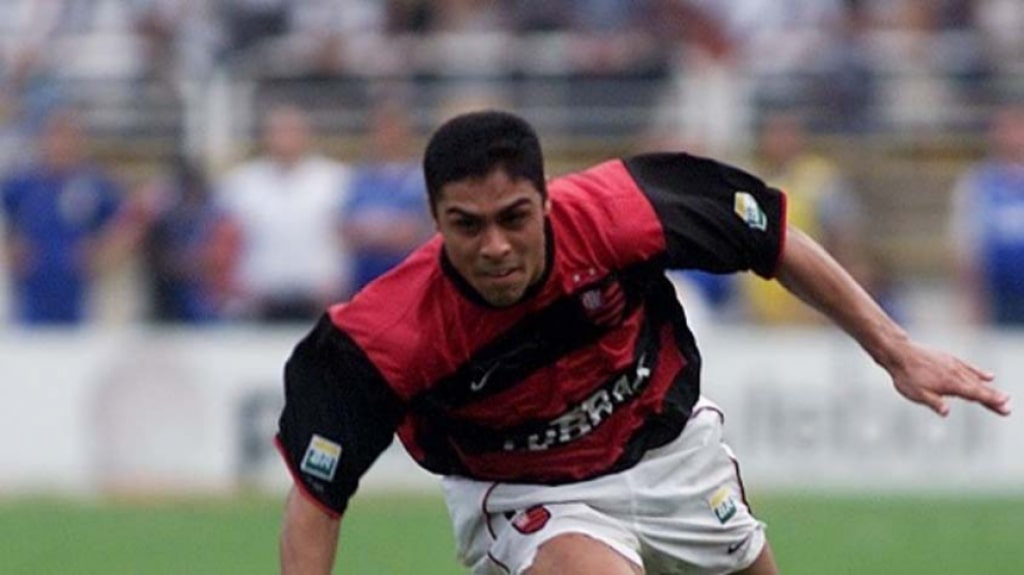 Cássio - O lateral-esquerdo ficou no Flamengo até 2004, quando se transferiu para o Internacional. O ex-atleta também atuou no exterior, em times do Paraguai, Estados Unidos, e encerrou a carreira no início de 2015 no futebol australiano. Aos 41 anos, segue morando na Austrália e comanda uma academia de futebol para crianças em Adelaide.