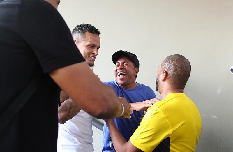 JÚNIOR - Aos 46 anos, o ex-lateral-esquerdo cuida de negócios fora do futebol. Aposentou-se em 2010 jogando pelo Goiás.