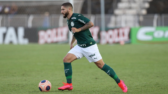 Meia transformado em volante neste ano, Zé Rafael saiu do banco para jogar seis vezes.