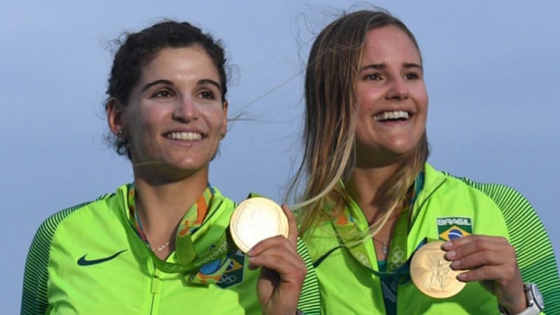 Martine Grael - Filha de Torben Grael, conquistou a medalha de ouro ao lado de Kahena Kunz, nas Olimpíadas do Rio de Janeiro, em 2016.