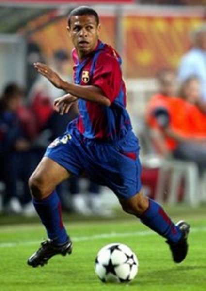 Geovanni - Autor do gol do título da Copa do Brasil 2000 pelo Cruzeiro, o ex-jogador foi contratado pelo Barcelona por 18 milhões de euros. Em dois anos de clube, jogou 45 jogos, com 3 gols e 3 assistências.