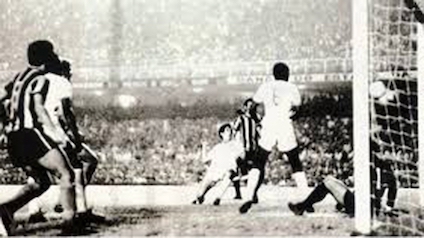 Na final do Carioca de 1971, o Botafogo era favorito. Mas um gol de Lula no fim do segundo tempo definiu a partida por 1 a 0 a favor dos tricolores. Os botafoguenses reclamam até hoje de falta no goleiro Ubirajara