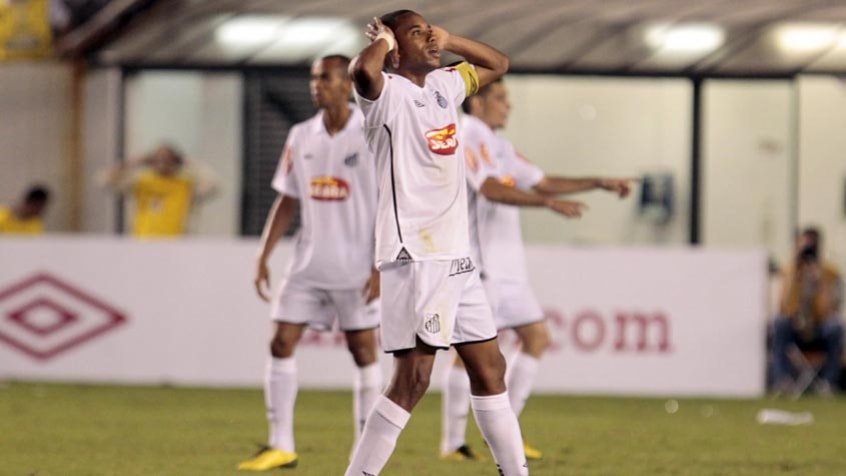 2010: Santos (campeão) x Vitória - Placar agregado: 3 x 2