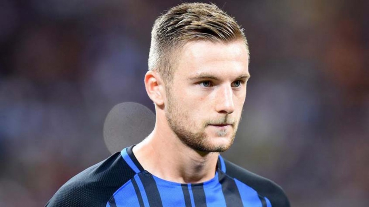 MORNO - Skriniar voltou a ser uma pauta no Real Madrid. Segundo a imprensa italiana, o clube merengue trata o eslovaco como um possível substituto de Sérgio Ramos, que já tem 34 anos. Apesar disso, a Inter de Milão não quer se desfazer do seu jogador e é pouco provável que o Real Madrid possa fazer o investimento financeiro pedido pelos italianos.