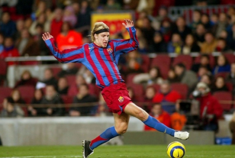 Maxi López - Em 2005, foi contratado pelo Barcelona junto ao River Plate por 16,4 milhões de euros. Durante a passagem pelo time catalão, foram 19 partidas e apenas 2 gols.