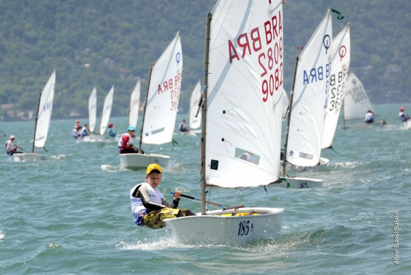 Erik Scheidt - Herdeiro de Robert Scheidt, atleta brasileiro com mais participações em Olimpíadas, o jovem de 9 anos se encantou pelo esporte. Ele mostra avanços em classe de iniciantes, e já conquistou títulos no Brasil e na Itália.